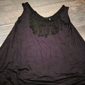 En Creme Sleeveless Tank with Crochet neckline and fringe.  Black.  Size LG